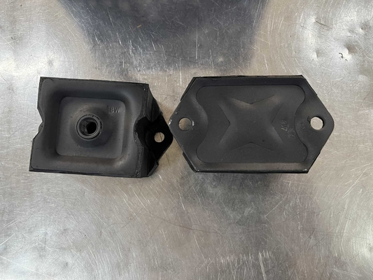 WG1680590095 Hỗ trợ động cơ phía trước Sinotruk T7 Truck Parts